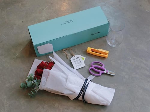 فازة ورد فاصلة نسقها بنفسك