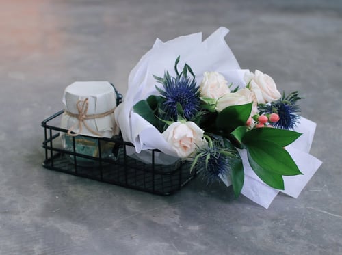 باقة ورد فاصلة كل الشكر