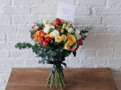 باقة ورد فاصلة مشرقة