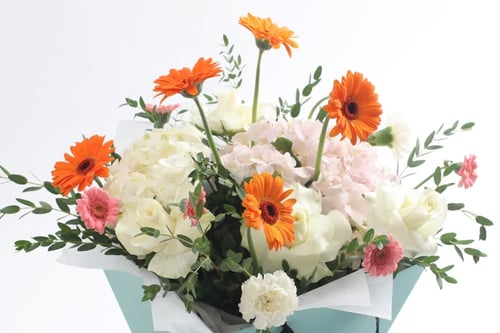 باقة ورد فاصلة مصدر سعادتي