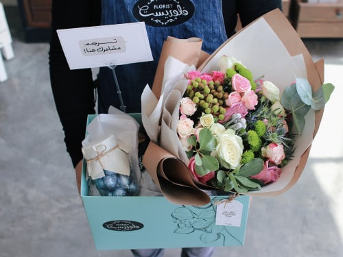 بوكس باقة ورد فاصلة سلامتك
