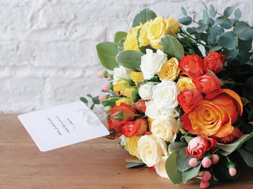 باقة ورد فاصلة مشرقة