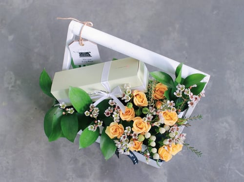 بوكس ورد فاصلة كن سعيد - أصفر