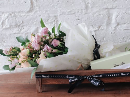 بوكس باقة ورد فاصلة نقية