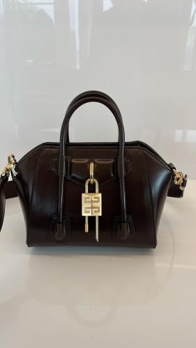 شنطة جيفنشي