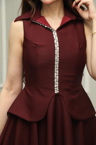 فستان العيد كريب بقصة بيبلوم أنيق