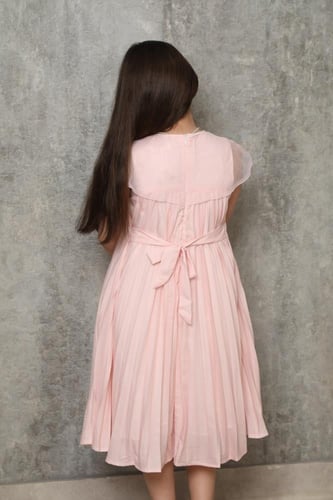 فستان بناتي وردي ناعم بكسرات