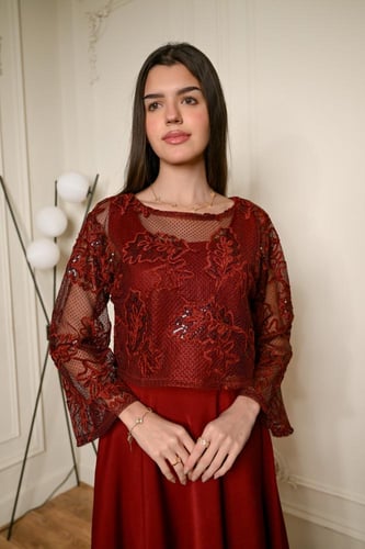 فستان انيق ميدي بتدخيلات دانتيل