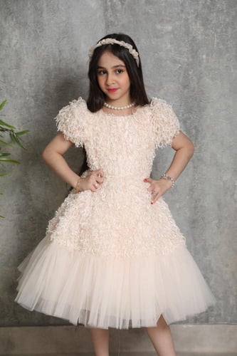 فستان بناتي لون بيج