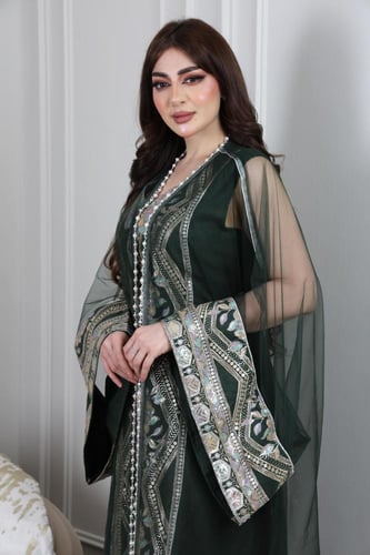 جلابية نسائية فاخرة مع تطريز أنيق