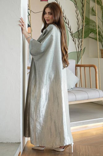 جلابية أنيقة لونين رائعة تجمع بين موضة والفخامة