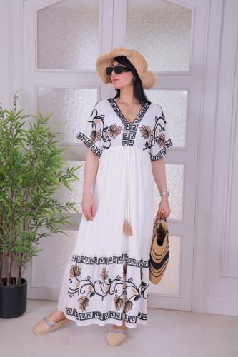 فستان صيفي مزخرف بتصميم عصري ومميز