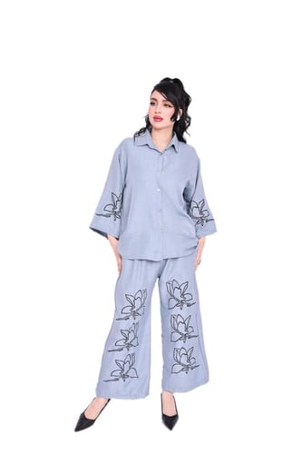 طقم سفر فاخر من قطعتين – أناقة ناعمة وراحة مثالية