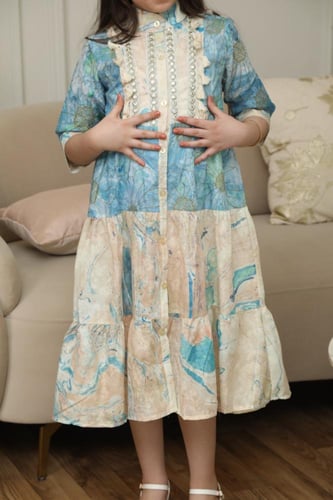 جلابية بناتي بتصميم فاخر ولمسات عصرية