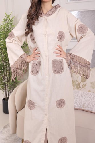 جلابية مغربية فاخرة بتفاصيل دانتيل راقية