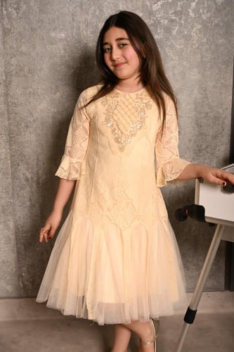 فستان بناتي كم حيران بتصميم انيق