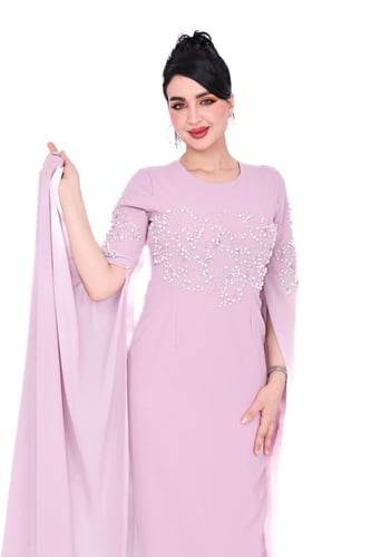 فستان سهرة فاخر بتطريز لؤلؤي