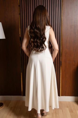 فستان العيد بتنسيقات ورد بدون أكمام