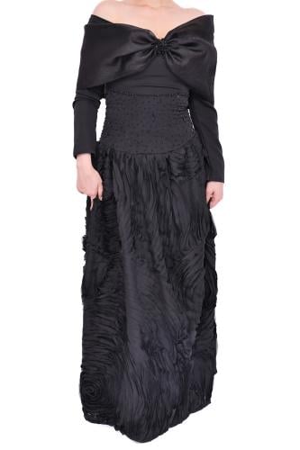 فستان سهرة أوف شولدر بتفاصيل فاخرة