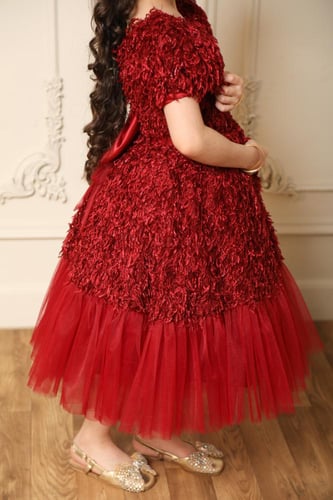 فستان بناتي بخامة تول منفوش