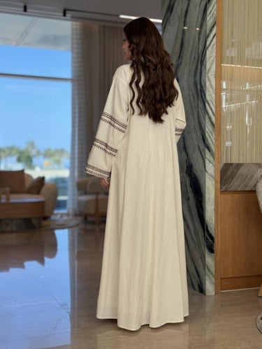 جلابية قطعتين بتصميم تراثي ولمسة عصرية