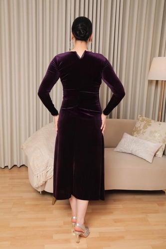 فستان شتوي مخملي ناعم وأنيق