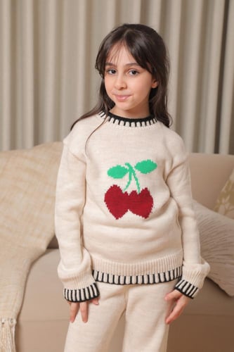 طقم بناتي شتوي ناعم بتصميم كرز