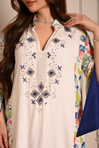 جلابية منقوشة بطبقة داخلية زرقاء وأكمام واسعة