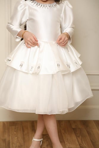 فستان بناتي تفته مع تل منفوش