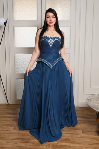 فستان سهرة أزرق بقماش دانتيل على شيفون مكسر