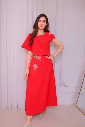 فستان سهرة طبقة علوية منفصلة تضفي لمسة فريدة