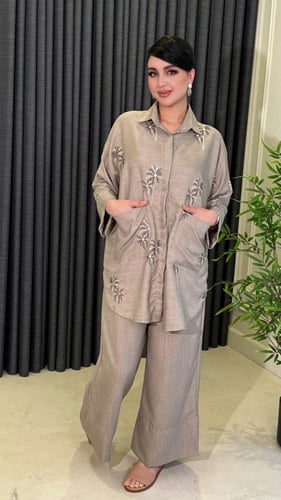 طقم سفر فاخر من قطعتين – أناقة ناعمة وراحة مثالية