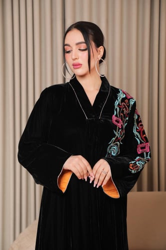 جلابية مخمل فاخرة بتصميم أنيق وراقي