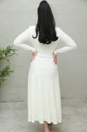 فستان مخمل أبيض سكري