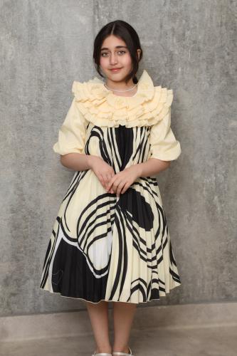 فستان بناتي مزين بكشكش ونقشة