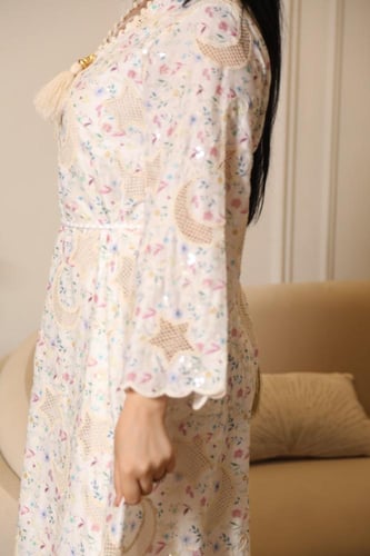 جلابية نسائي رمضانية بنقوش تراثية بلون السكري