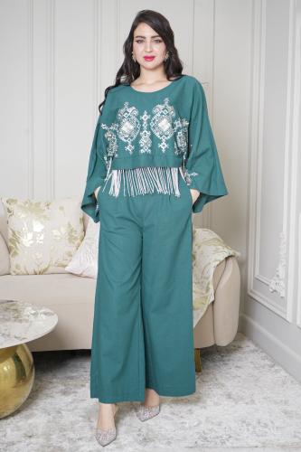 طقم نسائي بتصميم عصري لونين