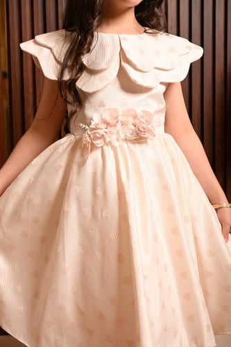 فستان بناتي بنقشة قلوب مع ياقة طبقات