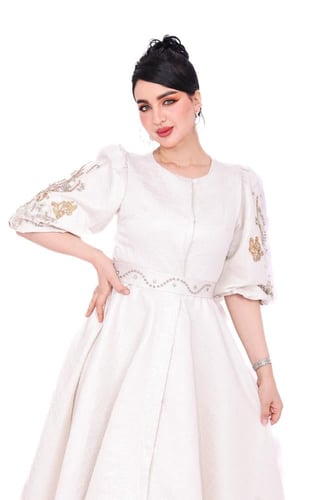 فستان ناعم بكم منفوخ وتطريز أنيق – متوفر بلونين