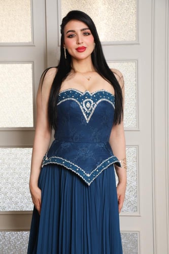 فستان سهرة أزرق بقماش دانتيل على شيفون مكسر