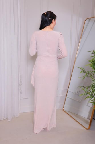 فستان نسائي أنيق طويل بأكمام طويلة مع فتحة جانبية