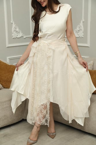 طقم العيد بلوزة بدون أكمام وتنورة دانتيل