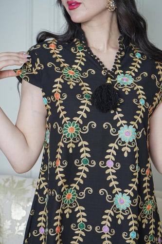 جلابية سوداء بتطريز رمضاني أنيق