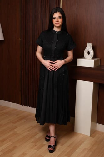 فستان العيد أسود لامع بقماش بليسيه