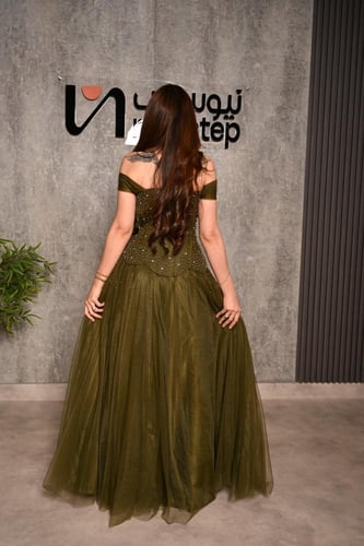 فستان سهرة أخضر زيتوني