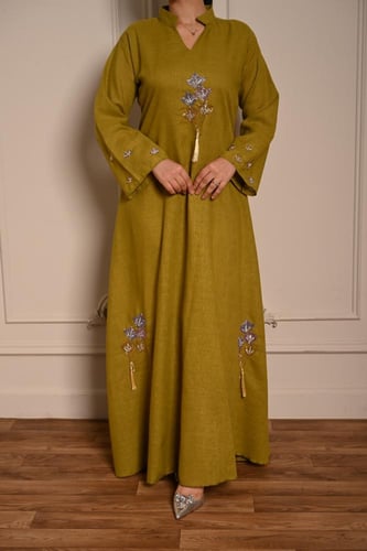 جلابية نسائية أنيقة مع تطريز ناعم