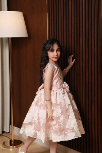 فستان بناتي تول وردي قصير منفوش