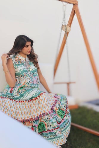 فستان صيفي شيفون أنيق بتفاصيل ناعمة