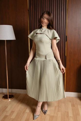 فستان ميدي زيتي بكاب أنيق