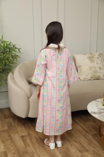 جلابية بناتي رمضانية بنقوش تراثية وألوان ناعمة